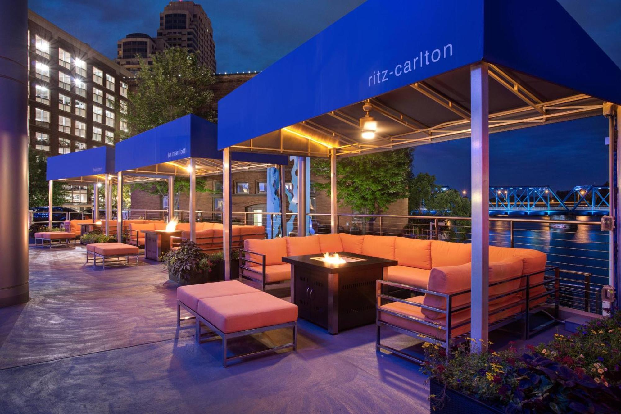 Jw Marriott Grand Rapids Hotel Exterior photo