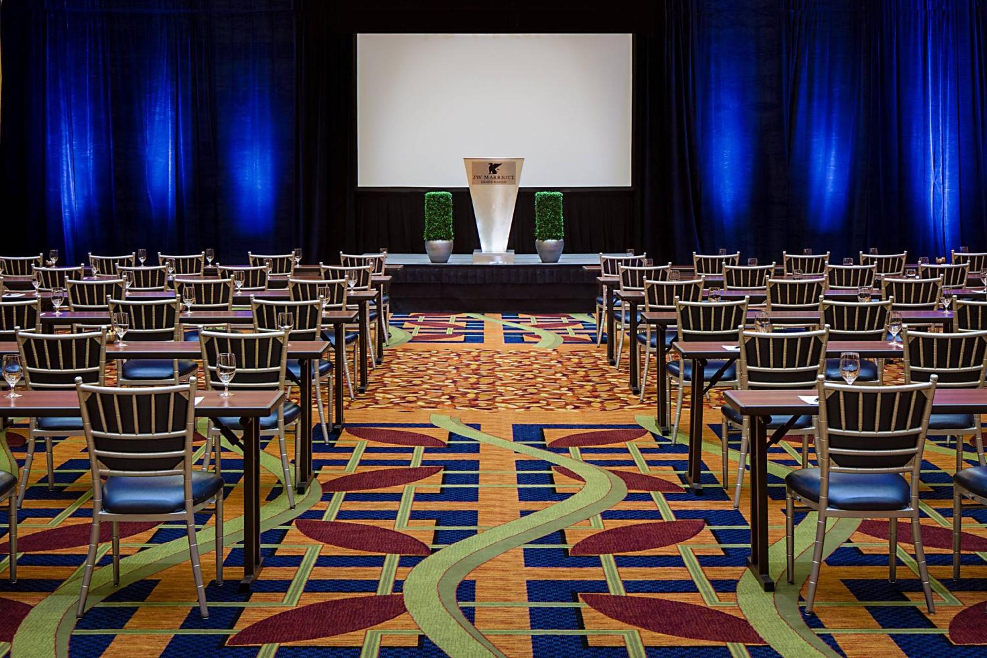 Jw Marriott Grand Rapids Hotel Exterior photo